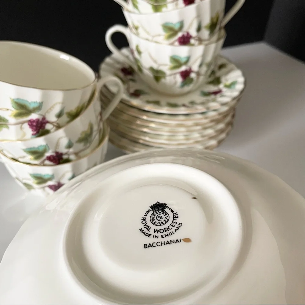 16 Piece SET - Cups & Saucers - Bacchanal by Royal Worcester